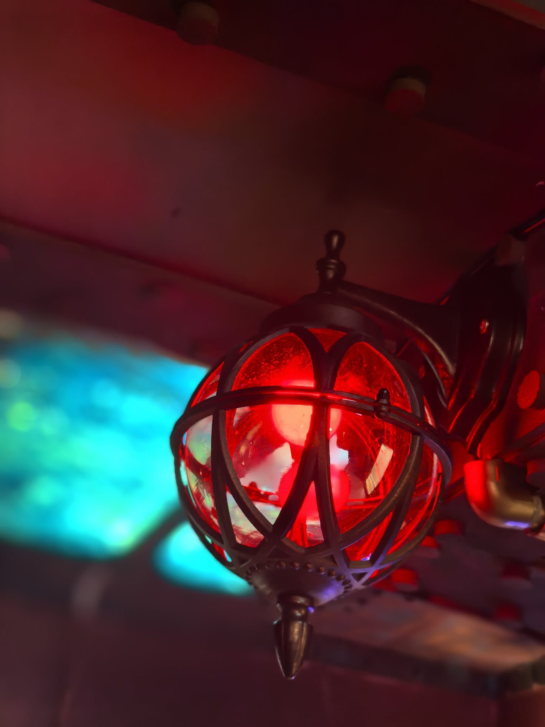 The red navigation globe